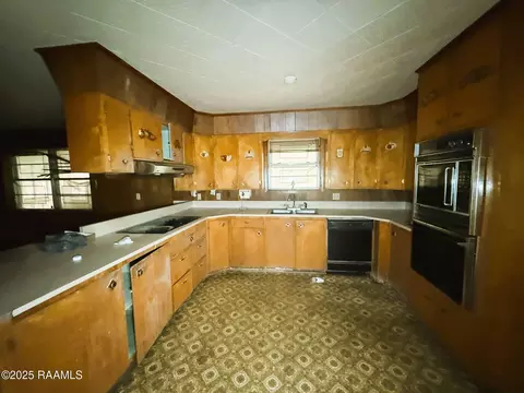 Kitchen - 450 E Vine Ave, Eunice, LA 70535 photo 2 of 2