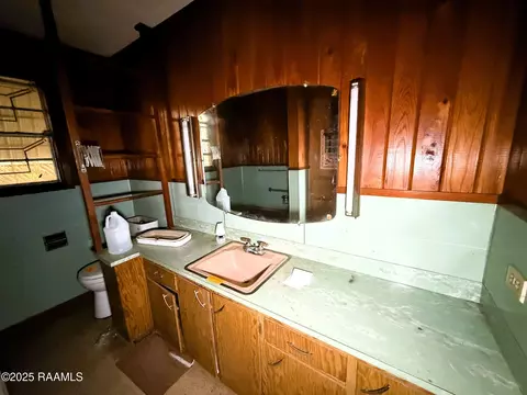 Bath - 450 E Vine Ave, Eunice, LA 70535 photo 2 of 4