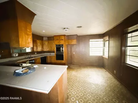 Kitchen - 450 E Vine Ave, Eunice, LA 70535 photo 1 of 2
