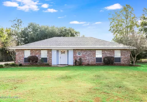 147 Plantation Dr, New Iberia, LA 70563
