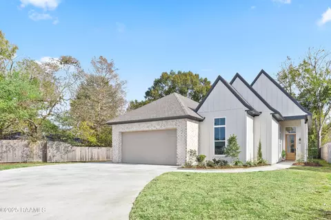 102 Sanctuary Ln, Lafayette, LA 70503
