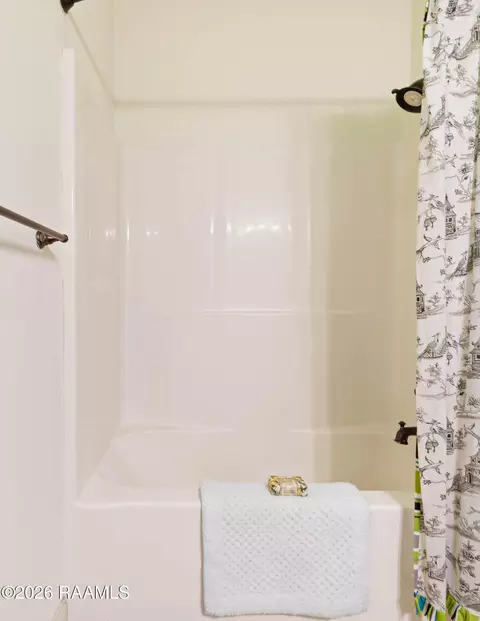 Bath - 108 Epinal Dr, Lafayette, LA 70507 photo 6 of 7