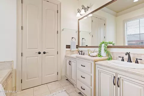 Bath - 108 Epinal Dr, Lafayette, LA 70507 photo 2 of 7