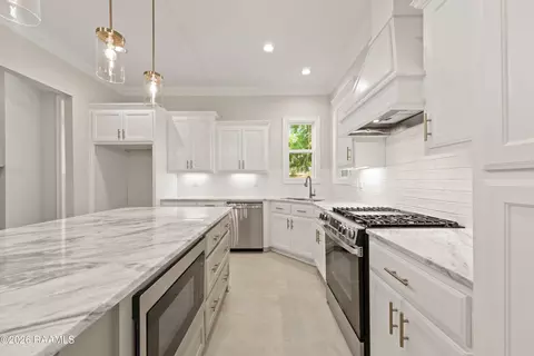 Kitchen - 107 Hamilton Parc Way, Lafayette, LA 70508 photo 4 of 4
