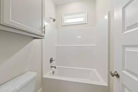 Bath - 107 Hamilton Parc Way, Lafayette, LA 70508 photo 3 of 3