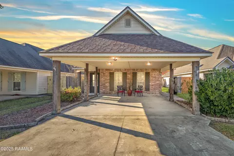 111 Acacia Ln, Abbeville, LA 70510