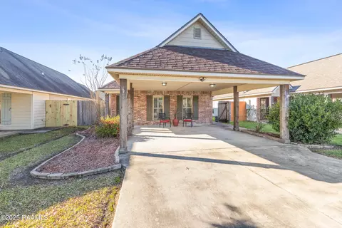 111 Acacia Ln, Abbeville, LA 70510