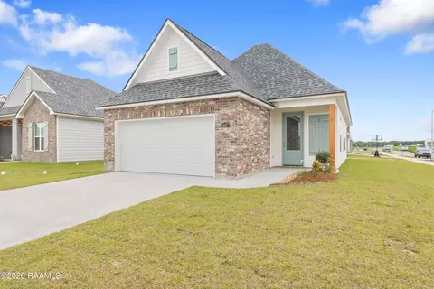 207 Long Creek Ln, Scott, LA 70583