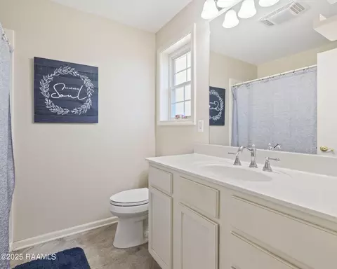Bath - 408 Beth Dr, Franklin, LA 70538 photo 2 of 2