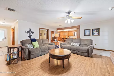 Living - 408 Beth Dr, Franklin, LA 70538 photo 1 of 2