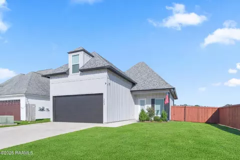 203 Olivewood Dr, Lafayette, LA 70508