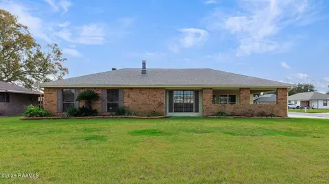400 Cheyenne Cir, Scott, LA 70583
