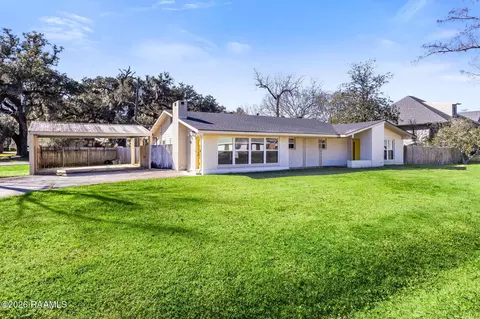 335 Indian Mound Rd, Lafayette, LA 70501
