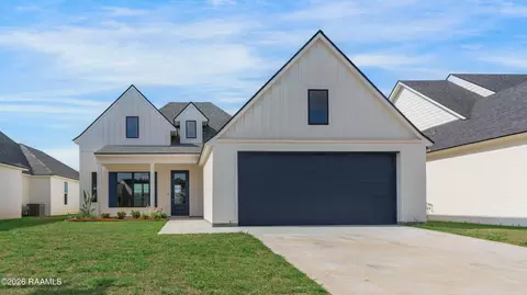 203 Queenstown Ave, Youngsville, LA 70592