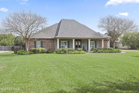 119 Nellies Ln, Broussard, LA 70518