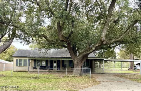 900 Poinciana Ave, Mamou, LA 70554