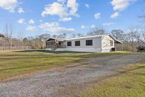 1027 Anne Dr, Arnaudville, LA 70512