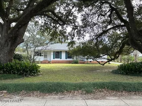 703 S State St, Abbeville, LA 70510