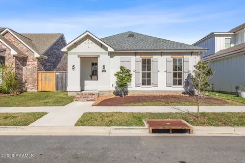 109 Oak Village Dr, Scott, LA 70583