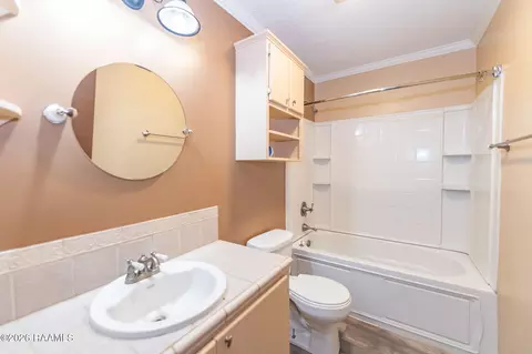 Bath - 411 N 9th St, Eunice, LA 70535 photo 1 of 1