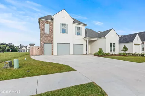 208 Crossbill Dr, Lafayette, LA 70508