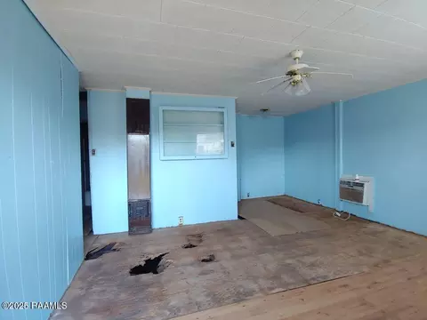 Living - 612 Ashton St, New Iberia, LA 70563 photo 1 of 1