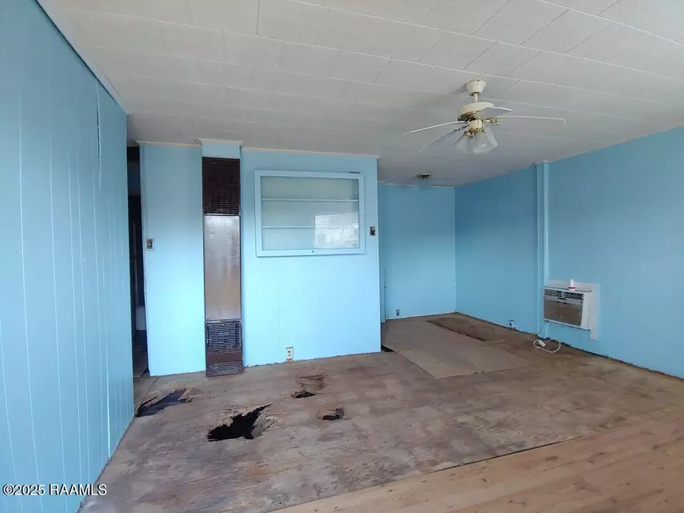 Living - 612 Ashton St, New Iberia, LA 70563 photo 1 of 1