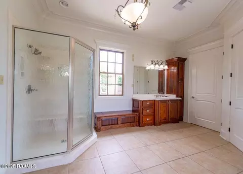 Bath - 99 University Pl, Eunice, LA 70535 photo 2 of 3
