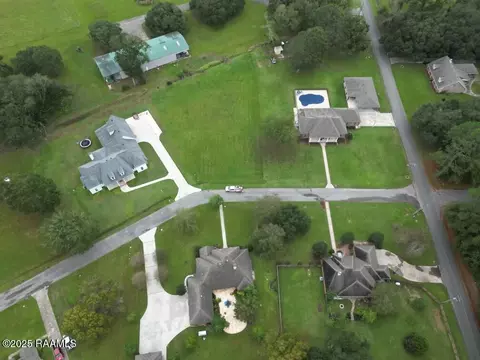 20 Grove Park Rd, Arnaudville, LA 70512