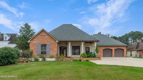 122 Maple Grove Ln, Youngsville, LA 70592