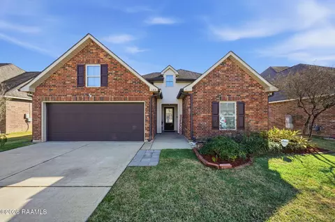 124 Raven Cliff Ln, Broussard, LA 70518
