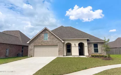 108 Fairdale Dr, Youngsville, LA 70592