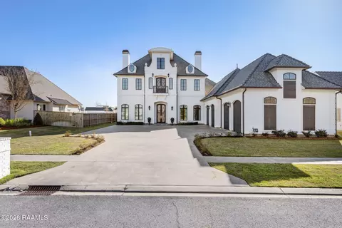 207 Kingfisher Dr, Lafayette, LA 70508