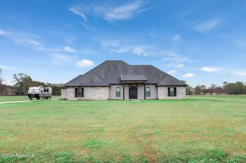 176 Wagon Trail Dr, Opelousas, LA 70570