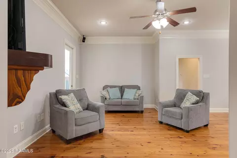 Living - 119 Octavia Dr, Scott, LA 70583 photo 1 of 3