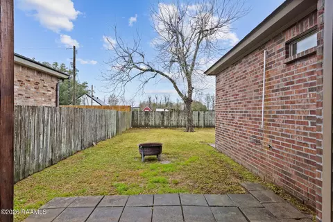 Exterior - 119 Octavia Dr, Scott, LA 70583 photo 3 of 4