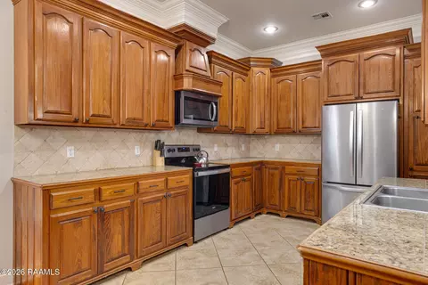 Kitchen - 119 Octavia Dr, Scott, LA 70583 photo 3 of 4