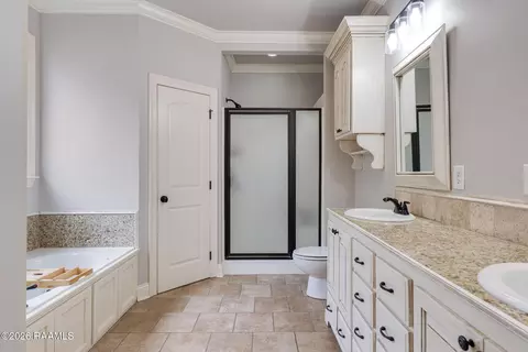 Bath - 119 Octavia Dr, Scott, LA 70583 photo 2 of 3