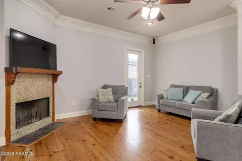 Living - 119 Octavia Dr, Scott, LA 70583 photo 2 of 3