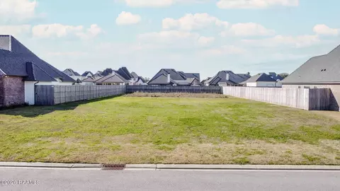 102 Stony Trek Dr, Youngsville, LA 70592
