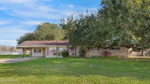 818 Canal St, Jeanerette, LA 70544