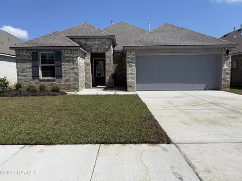 374 Crowne Parc Dr, Opelousas, LA 70570