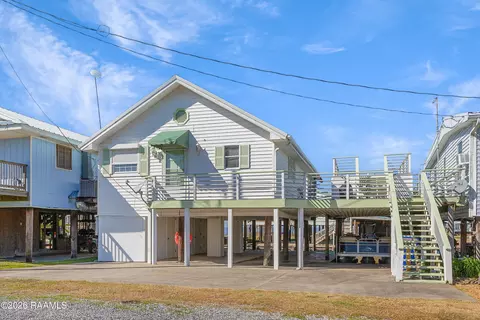 230 Beacon Ln, Cypremort Point, LA 70538