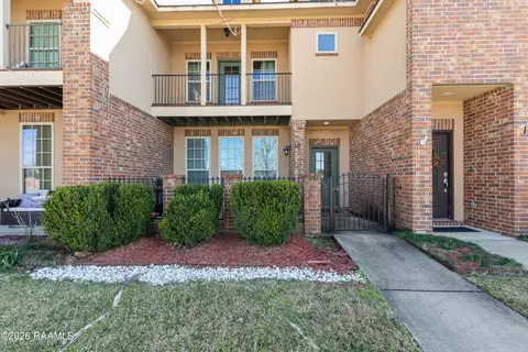 Exterior - 102 Stonehurst Dr, Youngsville, LA 70592 photo 3 of 5