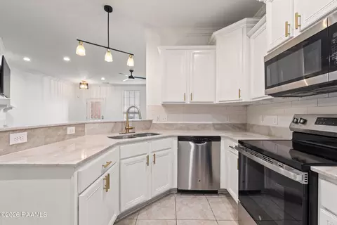 Kitchen - 102 Stonehurst Dr, Youngsville, LA 70592 photo 2 of 3