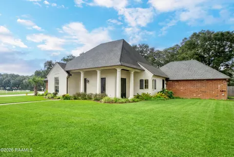 117 Hundred Oaks Dr, Youngsville, LA 70592