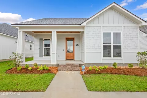 108 Harbourside Dr, Youngsville, LA 70592