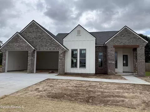721 Whispering Meadows Rd, Broussard, LA 70518