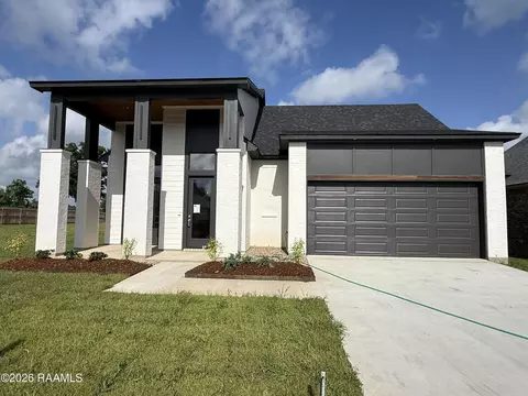 104 Fountain Meadow Dr, Broussard, LA 70518