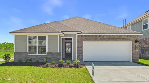 115 Belle Lake Dr, Lafayette, LA 70506